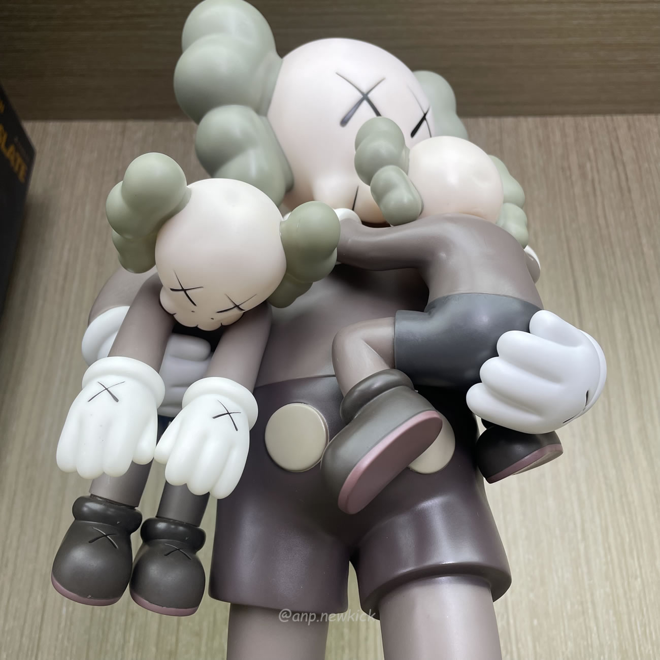 Kaws Clean Slate Figure (2) - newkick.app